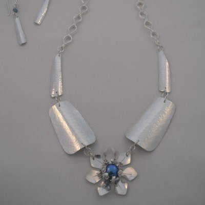 Collier Jonquille bleue